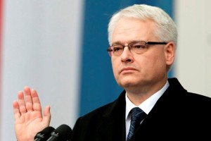 Hrvaški predsednik Josipović obtičal v dvigalu