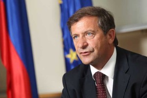 SDS zahteva nujno sejo OZP zaradi odhoda Erjavca v Moskvo