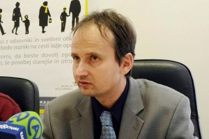 Direktor direkcije za ceste Ficko je odstopil; Omerzel je odstop sprejel