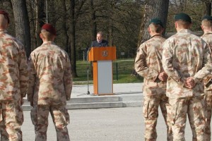 Koalicija razklana glede Hojsovega preimenovanja vojašnice