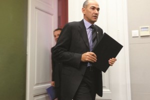 Janša je razkril podatke o premoženju, dokumente predal Jankoviću