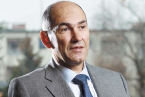 Janša: Slovenija trenutno ni v nevarnosti, da bi morala zaprositi za pomoč