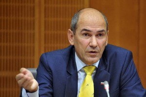 MVK odločanje o Janševem mandatu prepušča poslancem 