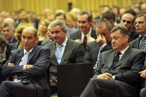 Janković poziva Janšo: Pridi sam pogledat moje pogodbe o nepremičninah