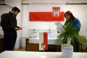 Volilna udeležba rekordno nizka, po zadnjih podatkih le 44 odstotkov