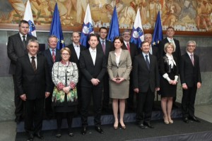 Vlada Bratuškove v Bruselj pošilja programa stabilnosti in reform