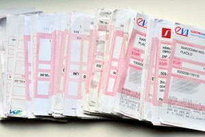 Namesto bank novi davek na položnice v celoti plačujejo potrošniki