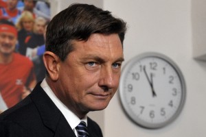 Pahor: Poslanci naj razmislijo, ali mandatarja iščejo samo zaradi poskusa zamika volitev