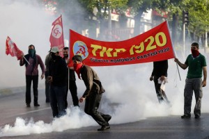 Praznovanje 1. maja v svetu zaznamovali protesti