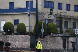Neznanci streljali na izraelsko veleposlaništvo v Atenah