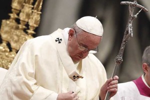 Papež Frančišek na srečanju Nobelovih nagrajencev zavrnil srečanje z dalajlamo