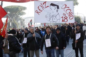 Splošna stavka proti reformam v Italiji ohromila promet, na protestih izgredi