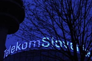 SDH zbira zavezujoče ponudbe za Telekom Slovenije