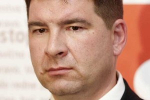 Sramota: Policisti namesto Časarja pomotoma prijeli predsednika nadzornega sveta Darsa