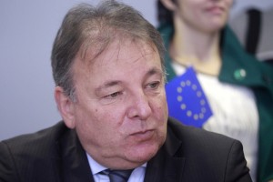 V DZ se vnovičnemu predlogu SDS zakona o fiskalnem pravilu znova obeta konec
