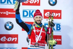 Jakov Fak danes na Pokljuki teče za zmago