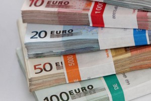 Proračunski primanjkljaj naj bi znašal 1,35 milijarde evrov