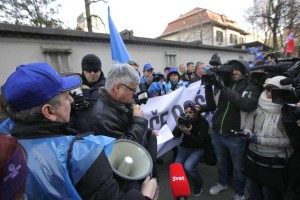 Sindikati in delodajalci skupaj proti vladi in dajatvam