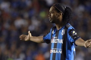 Ronaldinho se je vrnil, a šele po grožnji kluba