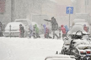 Do nedelje zvečer tudi do 40 centimetrov snega