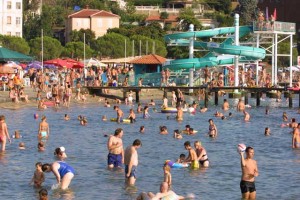 V letu 2015 le šest dela prostih dni