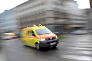 Zemlja zasula dva delavca, eden je umrl na kraju dogodka