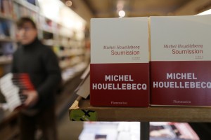 Houellebecq po pariškem terorističnem napadu ne bo več promoviral sporne nove knjige