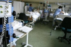 Za gnilo roko tožil UKC in dobil odškodnino