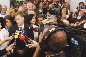 Cerarjeva vojna z novinarji: hujša aroganca kot pri Gregorju Golobiču