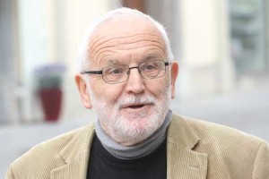 Dvajset let po Demosu Mencinger s pomagači še naprej na vso moč zavira privatizacijo