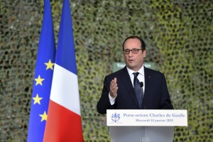 Hollande: Charlie Hebdo bo živel naprej