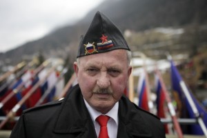 Jože Dežman sprašuje ministra Janka Vebra, ali bodo zaradi uniform kaznovali tudi udeležence proslave na Dražgošah