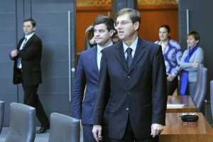 Opozicijska vprašanja Cerarju o privatizaciji in zdravstvu, koalicijo zanimajo gospodarski ukrepi