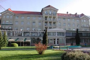 Zaradi gripe omejitev obiskov na kliniki Golnik: le zdrave osebe posamično
