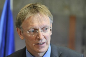 Bivši komisar zdaj na drugi strani