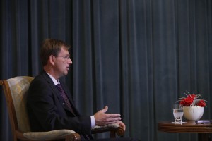 Premier Cerar: Postali smo specialisti za to, da privatiziramo dobičke in socializiramo izgube