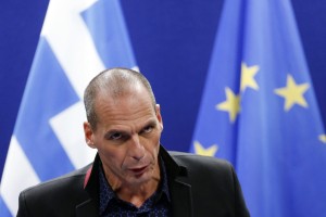 Grčija je zavrnila zahteve Bruslja, a Varufakis verjame v "častni dogovor" 