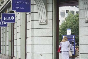 Kraljevsko razmetavanje v NLB: zlate plače in transcedentalna meditacija za šefe