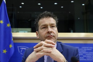 Dijsselbloem odločno zavrnil možnost izstopa Grčije iz območja evra