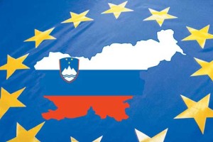 Eurobarometer: Le 9 odstotkov Slovencev menja, da gre Slovenija v pravo smer