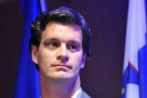 Kešeljević in Čufer naj bi želela odkupovati slabe terjatve; Kešeljević to zanika