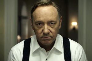 Kevin Spacey naj bi redno nadlegoval moške na snemanju Hiše iz kart; žrtve so iz strahu molčale