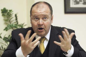 Hauc odpoklican, ne razrešen, na čelu NKBM odslej Robert Senica