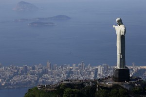 Rio de Janeiro bo ob 450. obletnici razsvetljen v modro