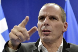 Varufakis za "inteligentno" prestrukturiranje grškega dolga