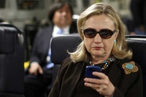 Clintonova na udaru zaradi uporabe zasebnega e-mail naslova za zaupne službene zadeve