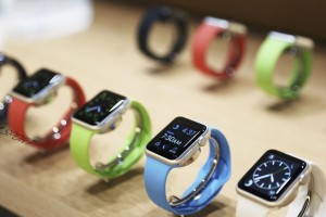 Apple Watch naprodaj aprila; cena od 320 do 15.700 evrov