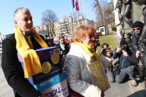 Koalicija Za otroke gre! je v DZ vložila več kot 80.000 podpisov za pobudo referenduma
