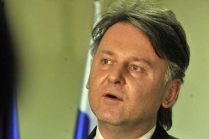 Razkritje težav njegovih podjetij odneslo državnega sekretarja Vesenjaka