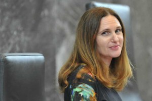 Prelesnikova: Vsebino avtorskih in podjemnih pogodb profesorjev je načeloma treba razkriti